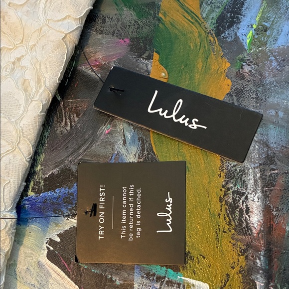 Elegant slightly off white Lace Wedding Dress - Picture 7 of 7